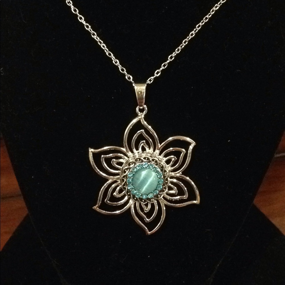 Beautiful flower statement necklace